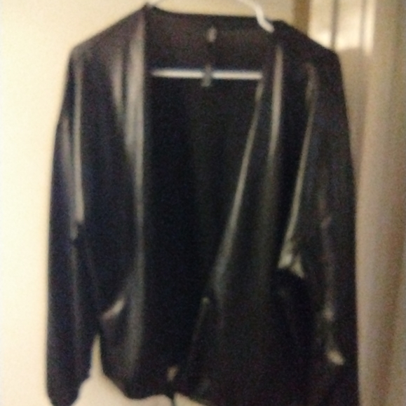 Nwot Victoria sport top - Picture 1 of 5